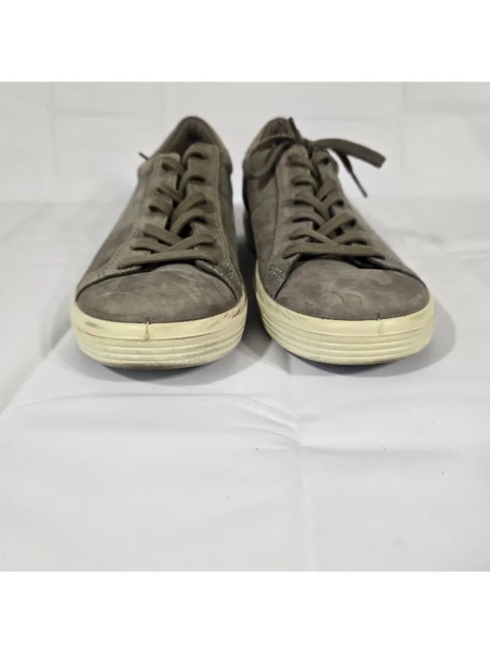 Ecco Sneaker Shoes Women Size 10 US Gray Lace Up Leather Nubuck Casual Outdoor